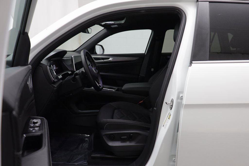 Used 2025 Volkswagen Atlas Cross Sport SE image 5