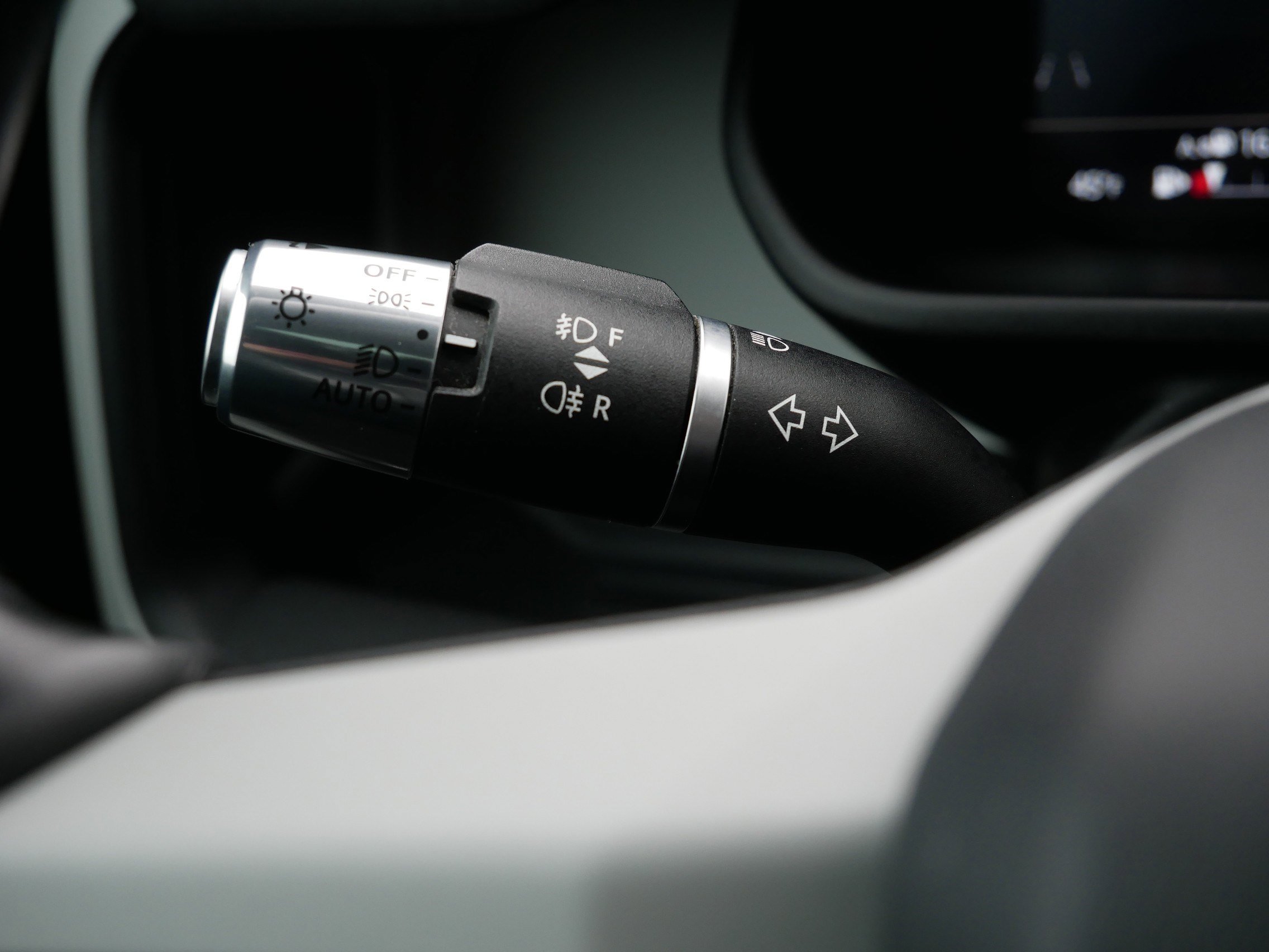 Used 2020 Land Rover Defender 110 SE image 23