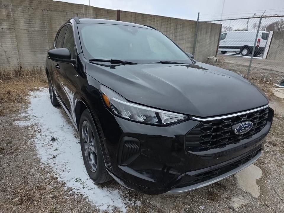 Used 2023 Ford Escape ST-Line w/ Tech Pack #1 image 2