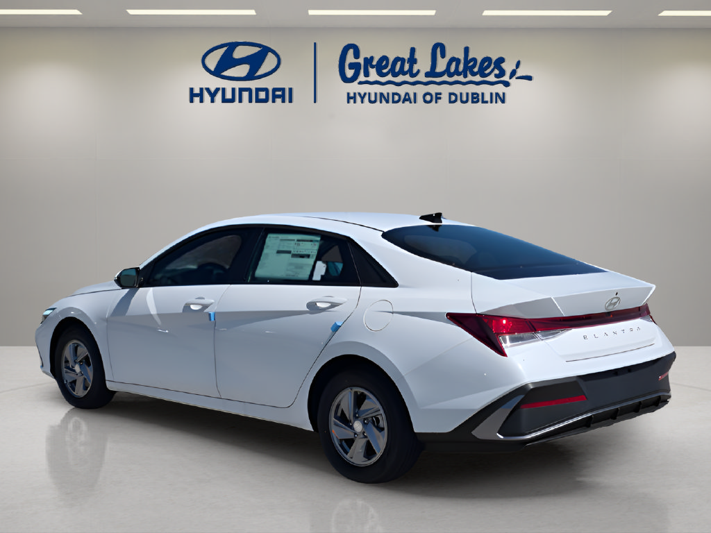 New 2026 Hyundai Elantra SE FWD image 3