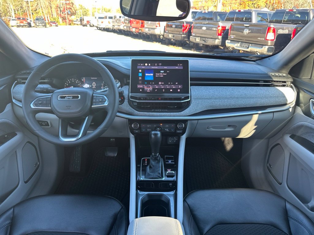 Used 2023 Jeep Compass Latitude w/ Sun and Sound Group AWD/4WD image 17