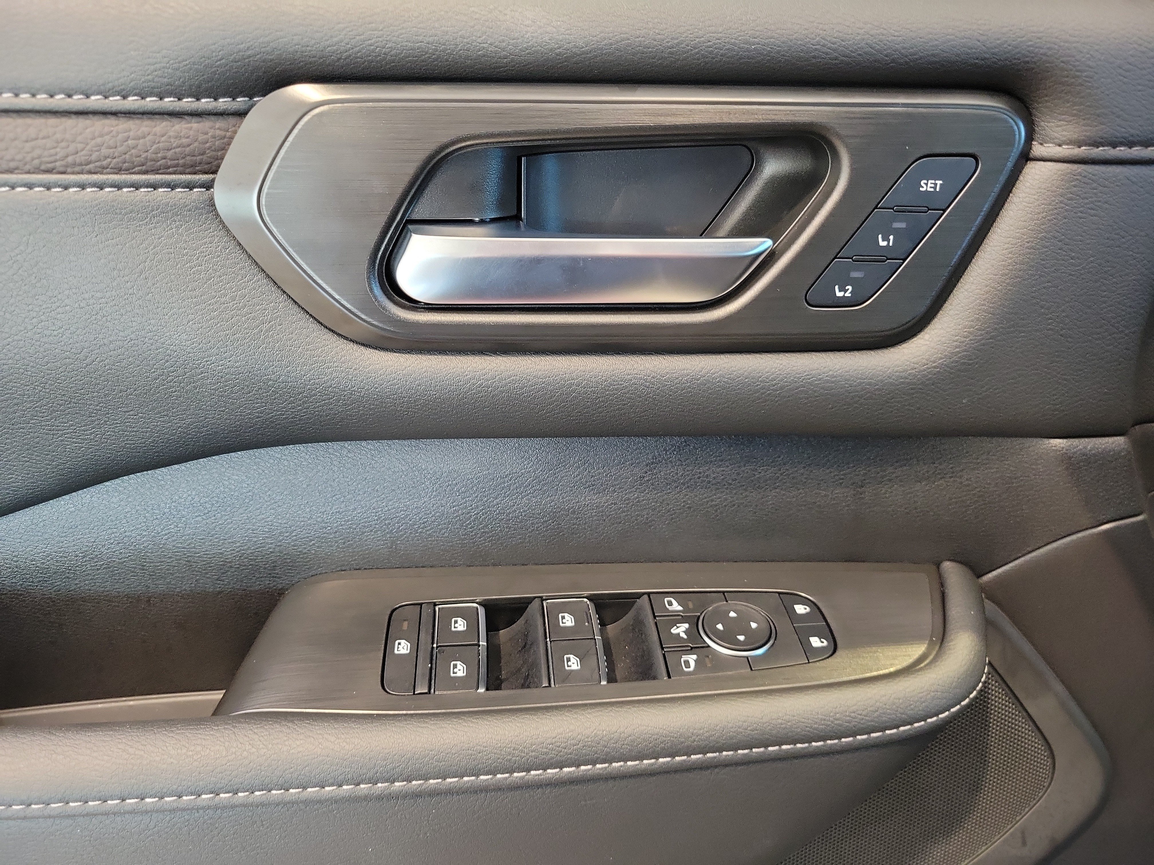 New 2026 Nissan Armada SL w/ Captain's Chari Seat Package RWD image 25