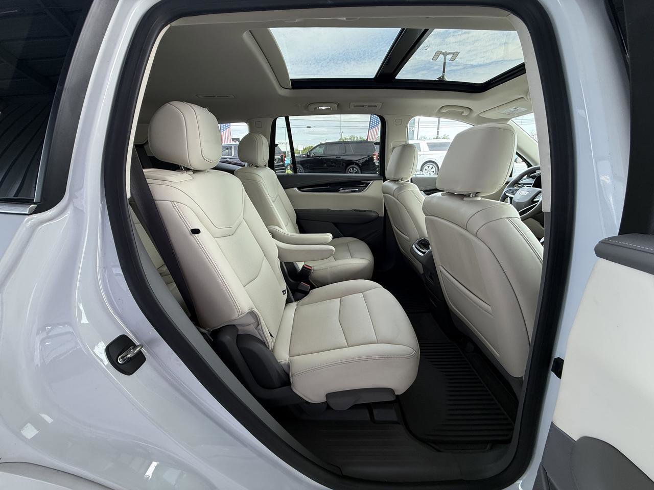 Used 2022 Cadillac XT6 Premium Luxury AWD/4WD image 36
