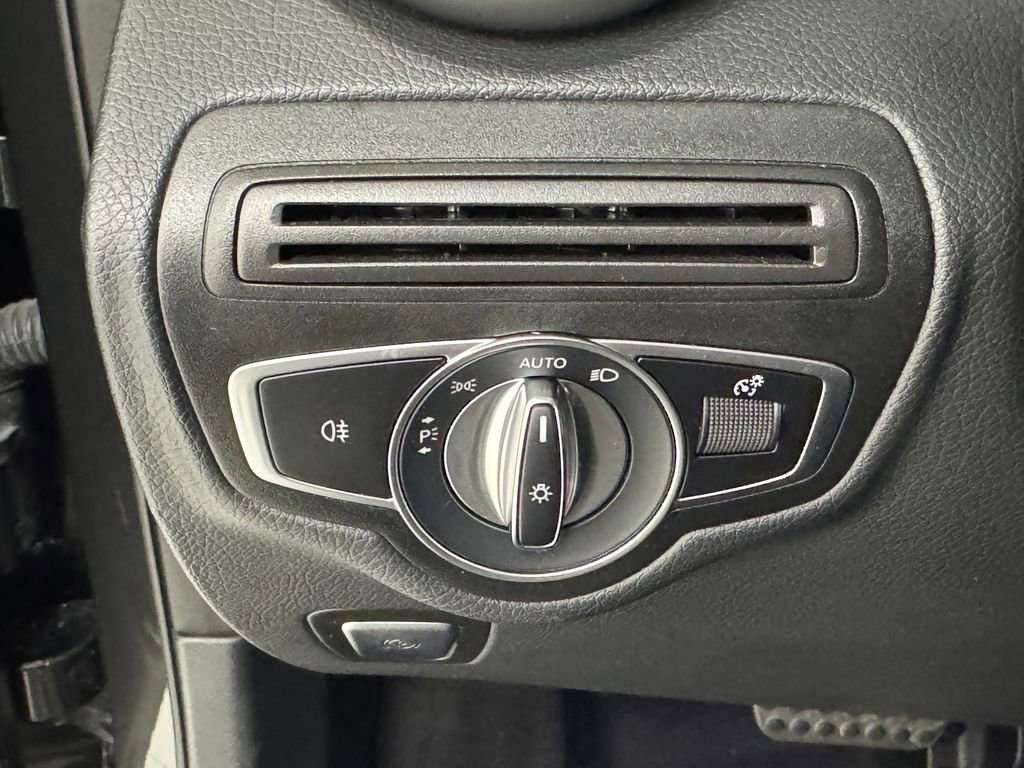 Used 2021 Mercedes-Benz GLC 300 image 30