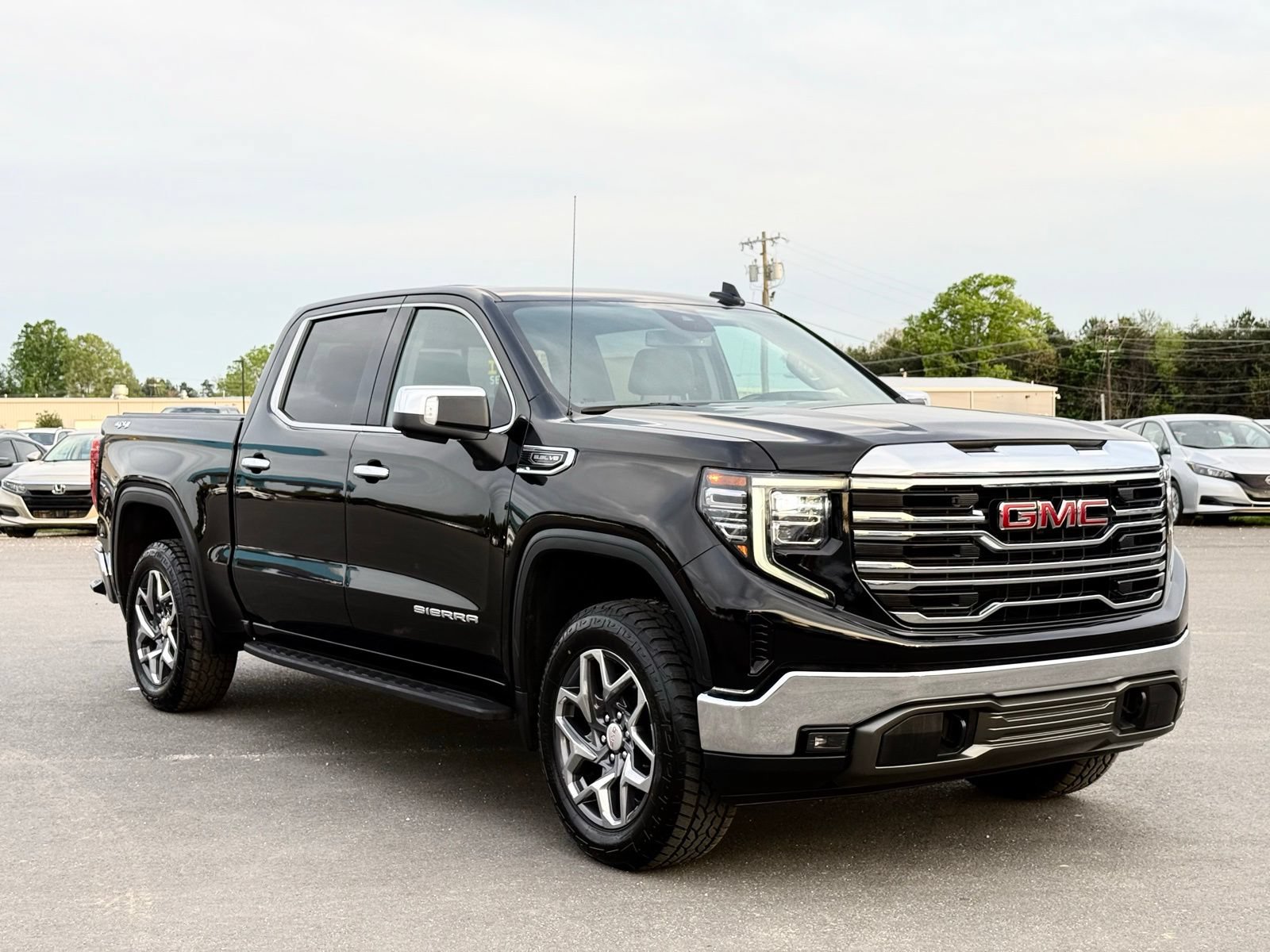 Used 2022 GMC Sierra 1500 SLT w/ SLT Convenience Package AWD/4WD image 8