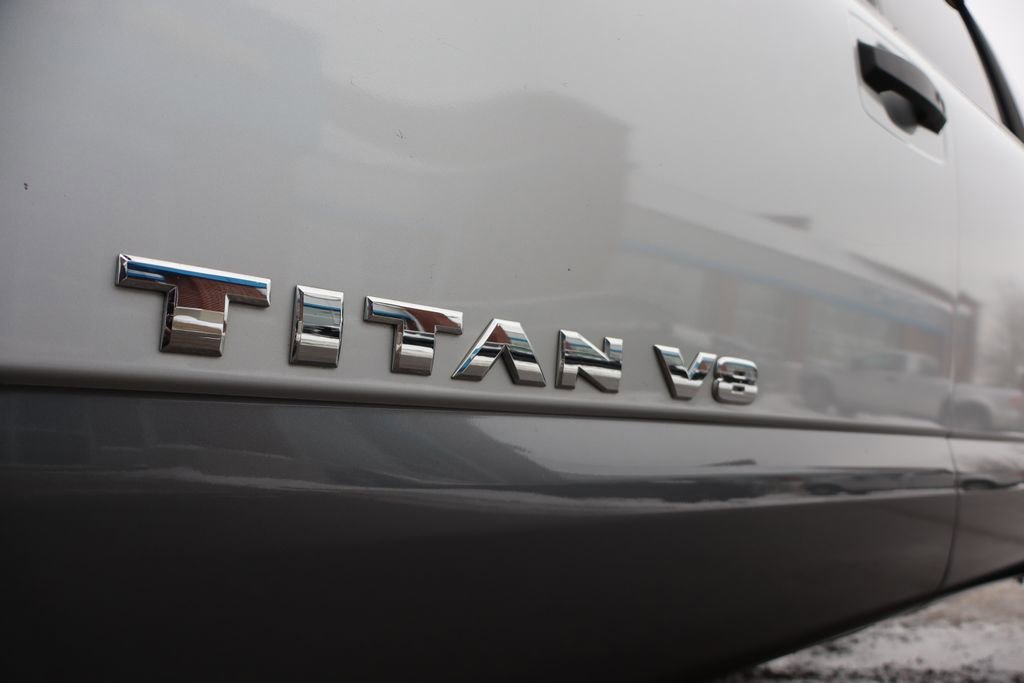 Used 2018 Nissan Titan PRO-4X image 9