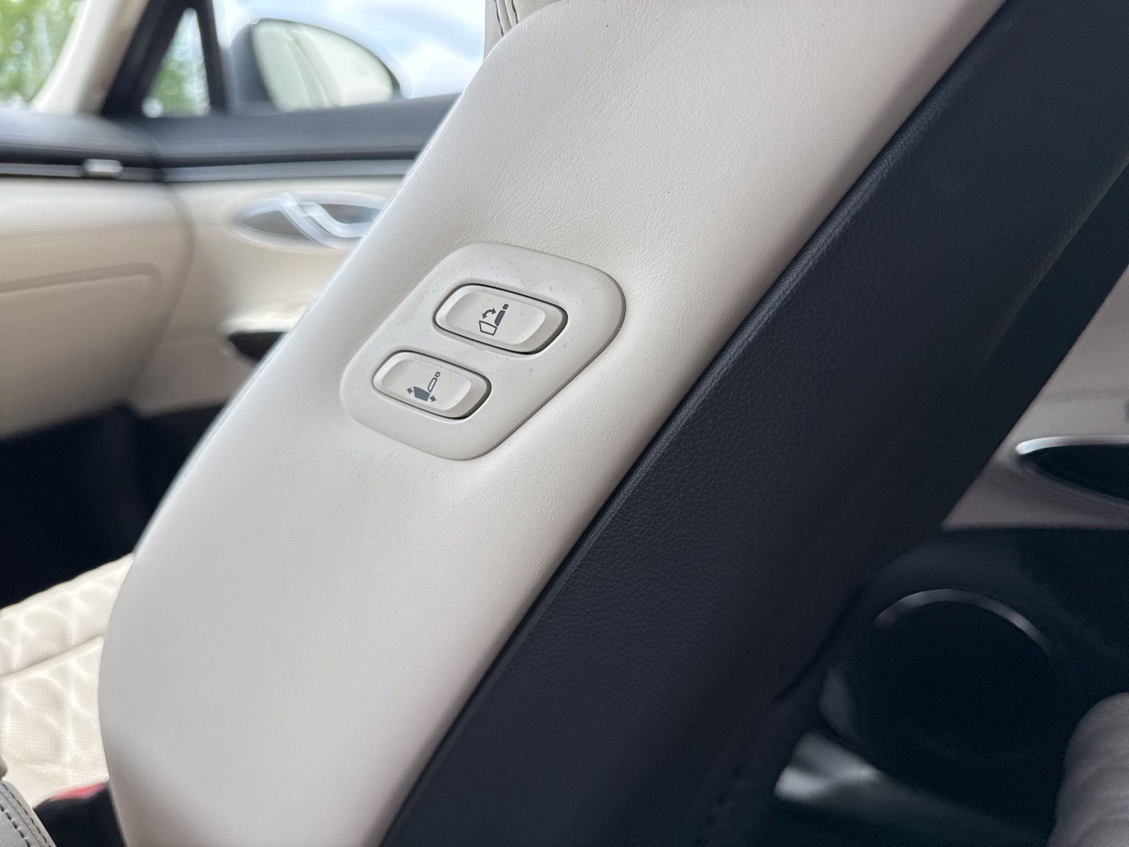 Used 2024 Genesis GV70 3.5T Sport w/ Sport Prestige Package image 17