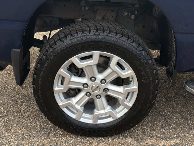 Used 2019 Nissan Titan SV w/ SV Convenience Package AWD/4WD image 5