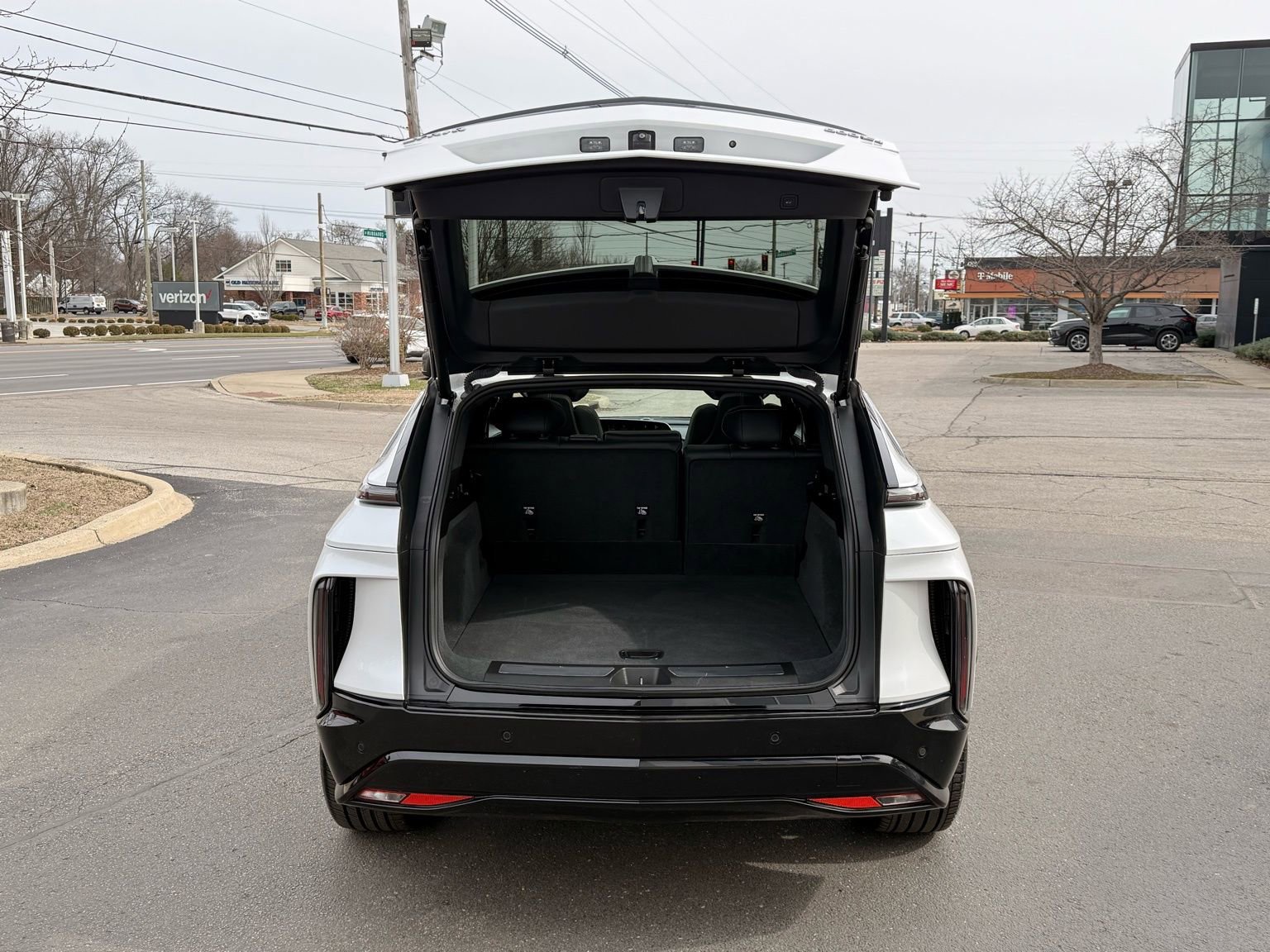 Used 2024 Cadillac Lyriq Sport image 33