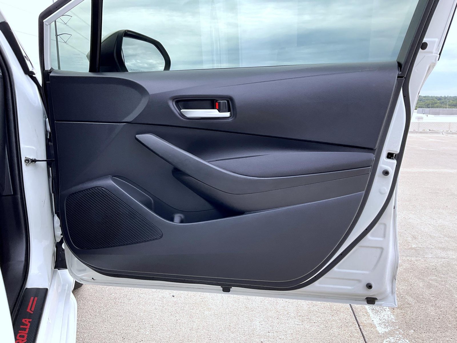 Used 2021 Toyota Corolla LE FWD image 17