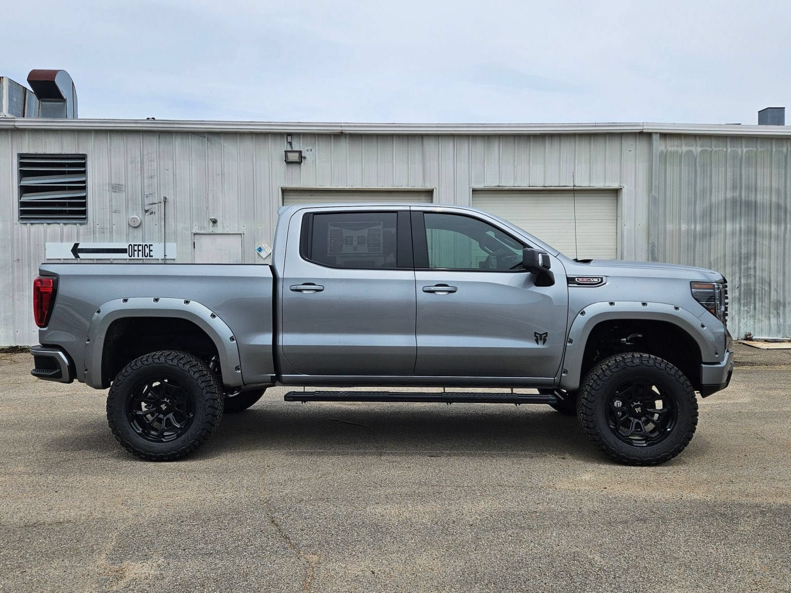 New 2026 GMC Sierra 1500 AT4 w/ AT4 Premium Package AWD/4WD image 8