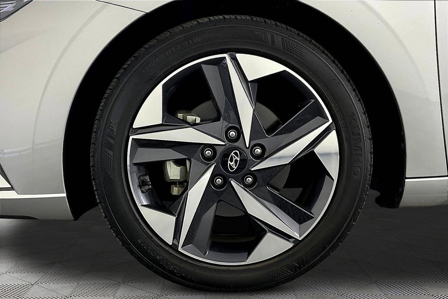Certified 2023 Hyundai Elantra SEL w/ Convenience Package FWD image 32