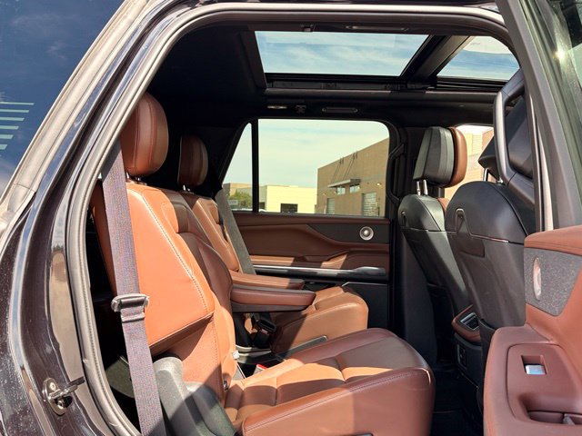 Used 2025 Lincoln Navigator Reserve AWD/4WD image 17