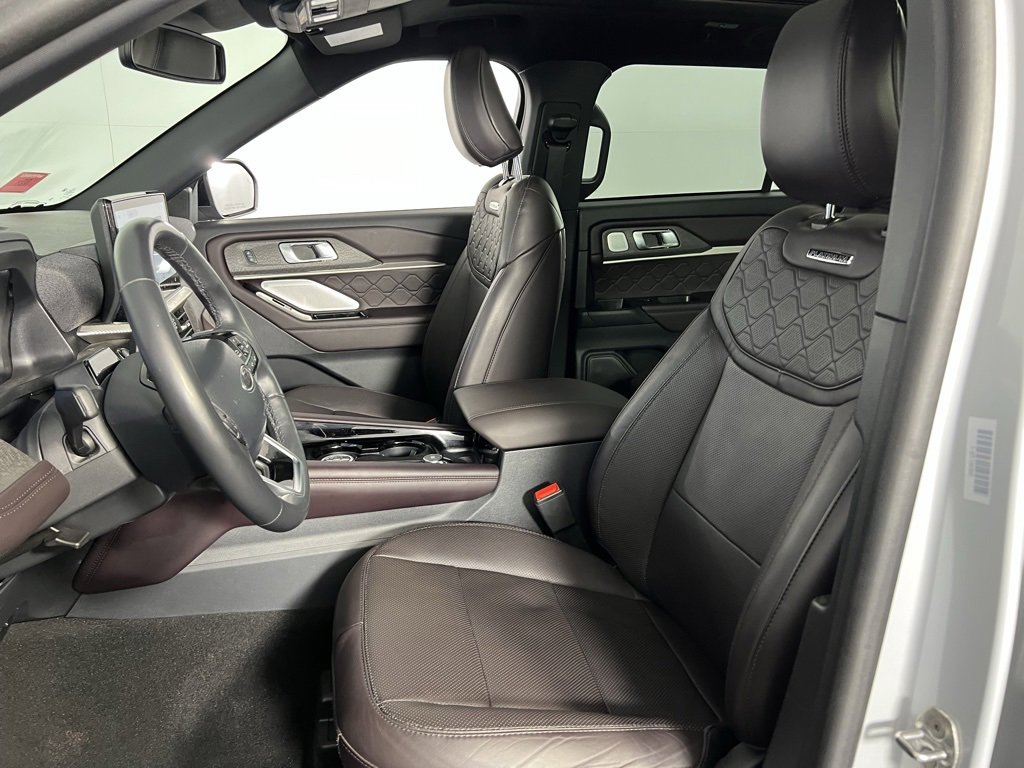 Used 2025 Ford Explorer Platinum w/ LUX Leather Package image 24