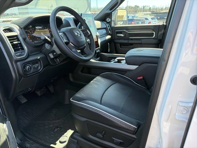 New 2026 RAM 3500 Laramie AWD/4WD image 17