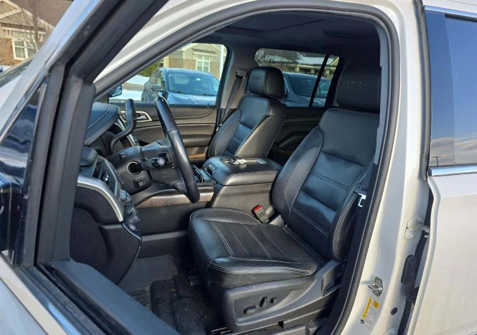 Used 2018 GMC Yukon XL Denali w/ Denali Ultimate Package AWD/4WD image 2