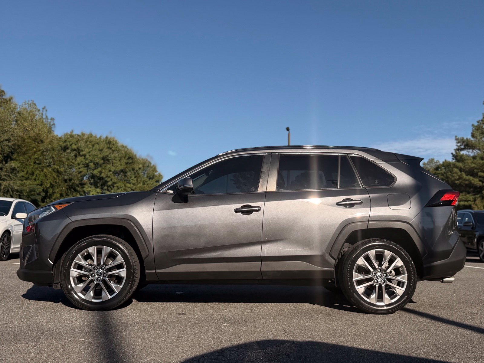 Used 2019 Toyota RAV4 XLE Premium FWD image 2