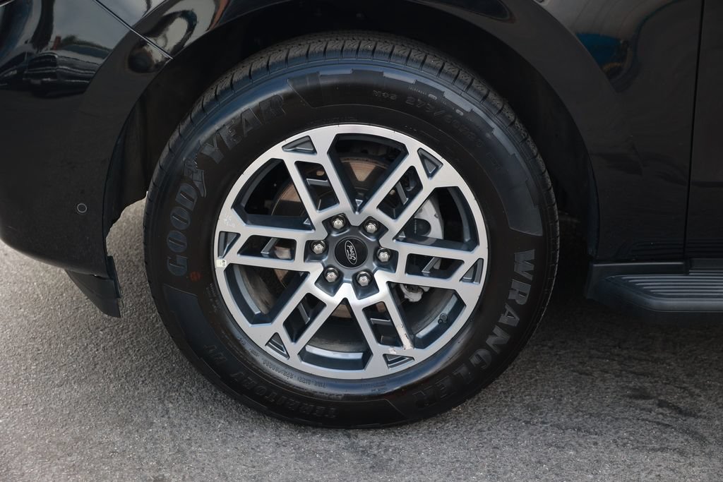 Used 2025 Ford Expedition Active RWD image 14