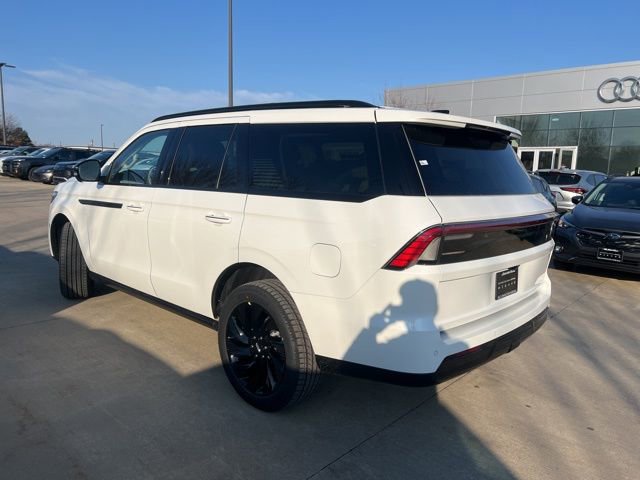 New 2026 Lincoln Navigator Reserve w/ Jet Appearance Package image 4