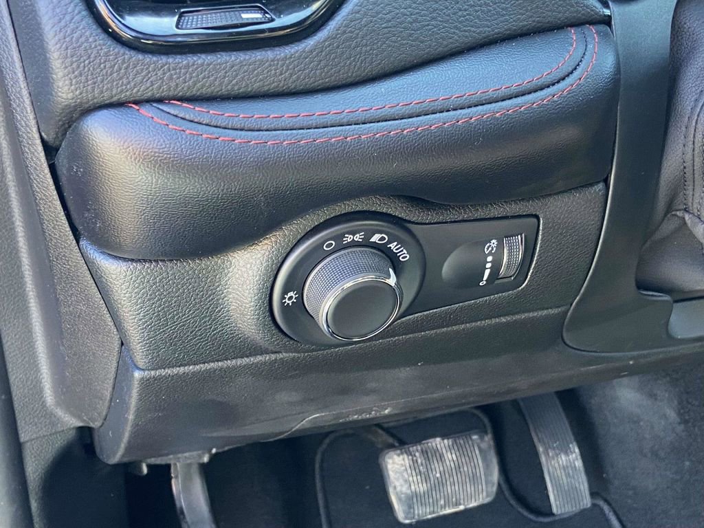 Used 2025 Dodge Durango GT RWD image 19