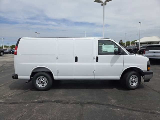 New 2026 GMC Savana 3500 w/ Driver Convenience Package RWD image 18