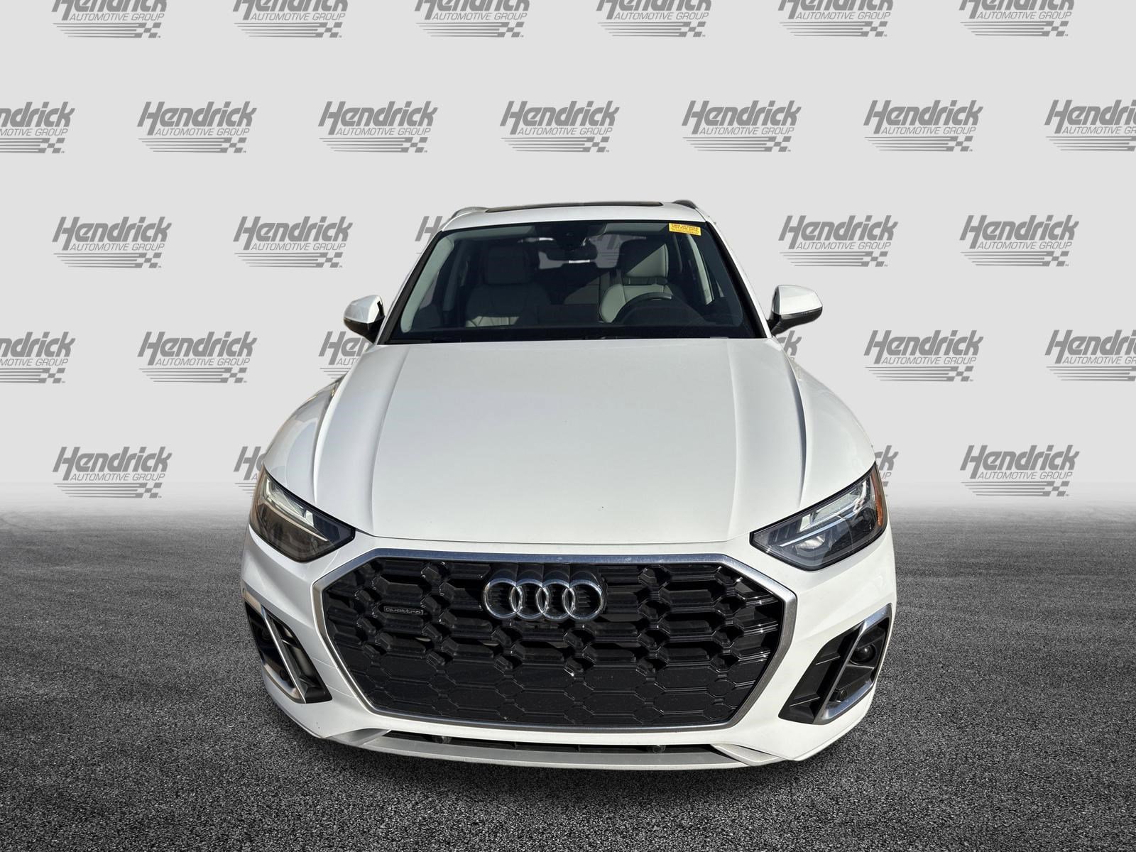 Used 2024 Audi Q5 2.0T Premium w/ Convenience Package image 3