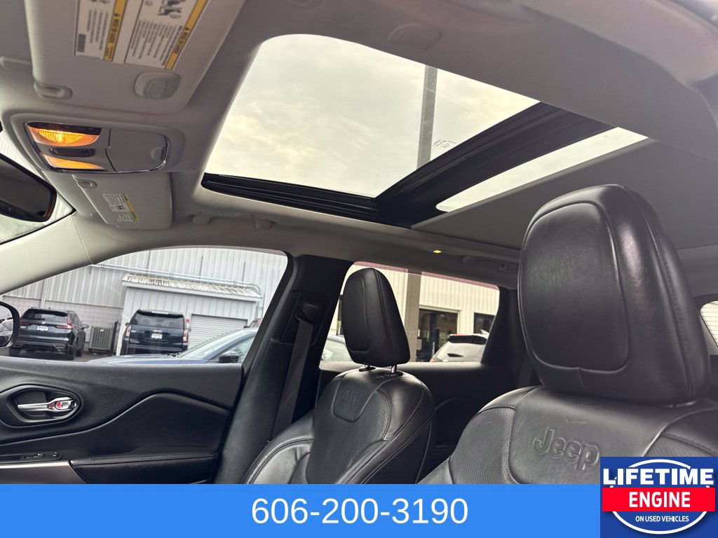 Used 2020 Jeep Cherokee Limited AWD/4WD image 23