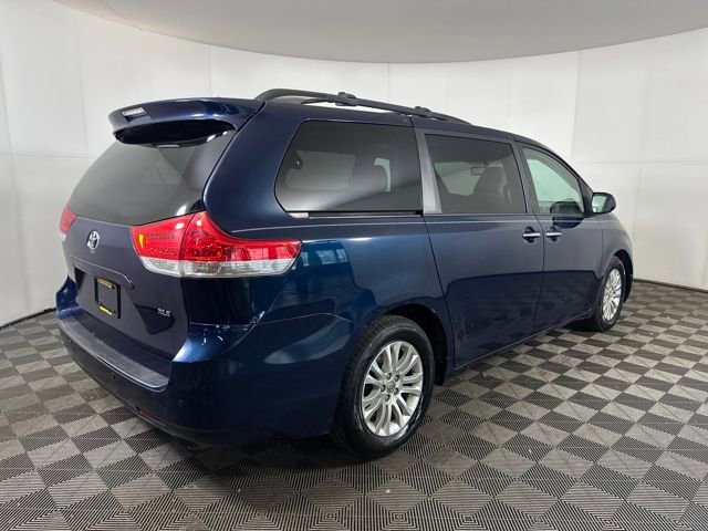 Used 2011 Toyota Sienna XLE image 3