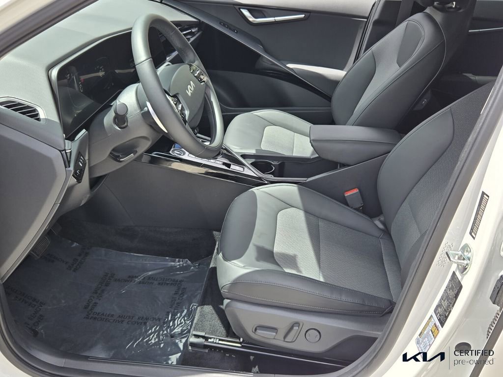 Used 2024 Kia Niro EX image 11