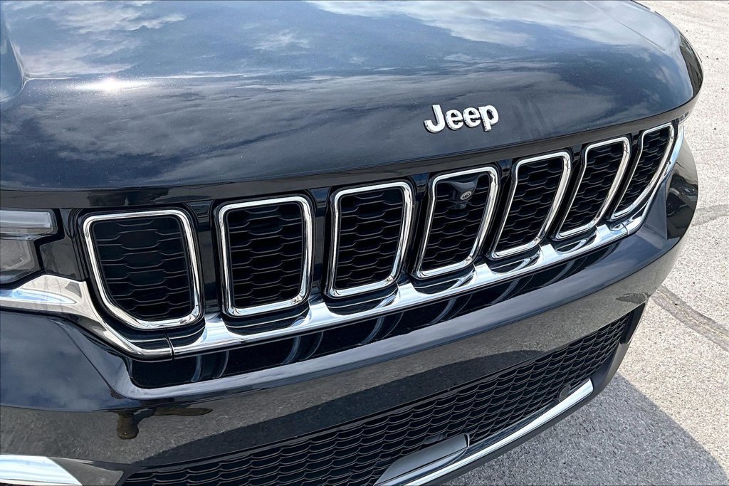 Used 2023 Jeep Grand Cherokee Limited w/ Luxury Tech Group II RWD image 30