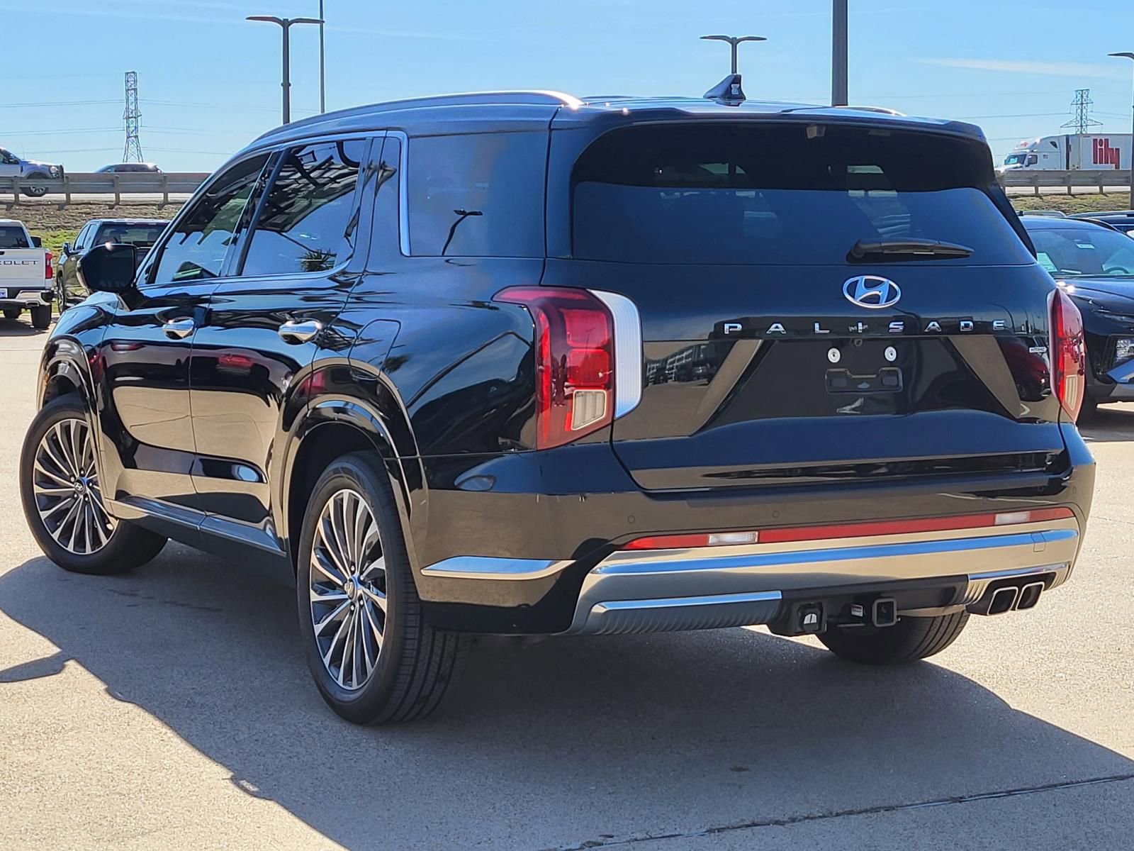 Used 2025 Hyundai Palisade Calligraphy image 3