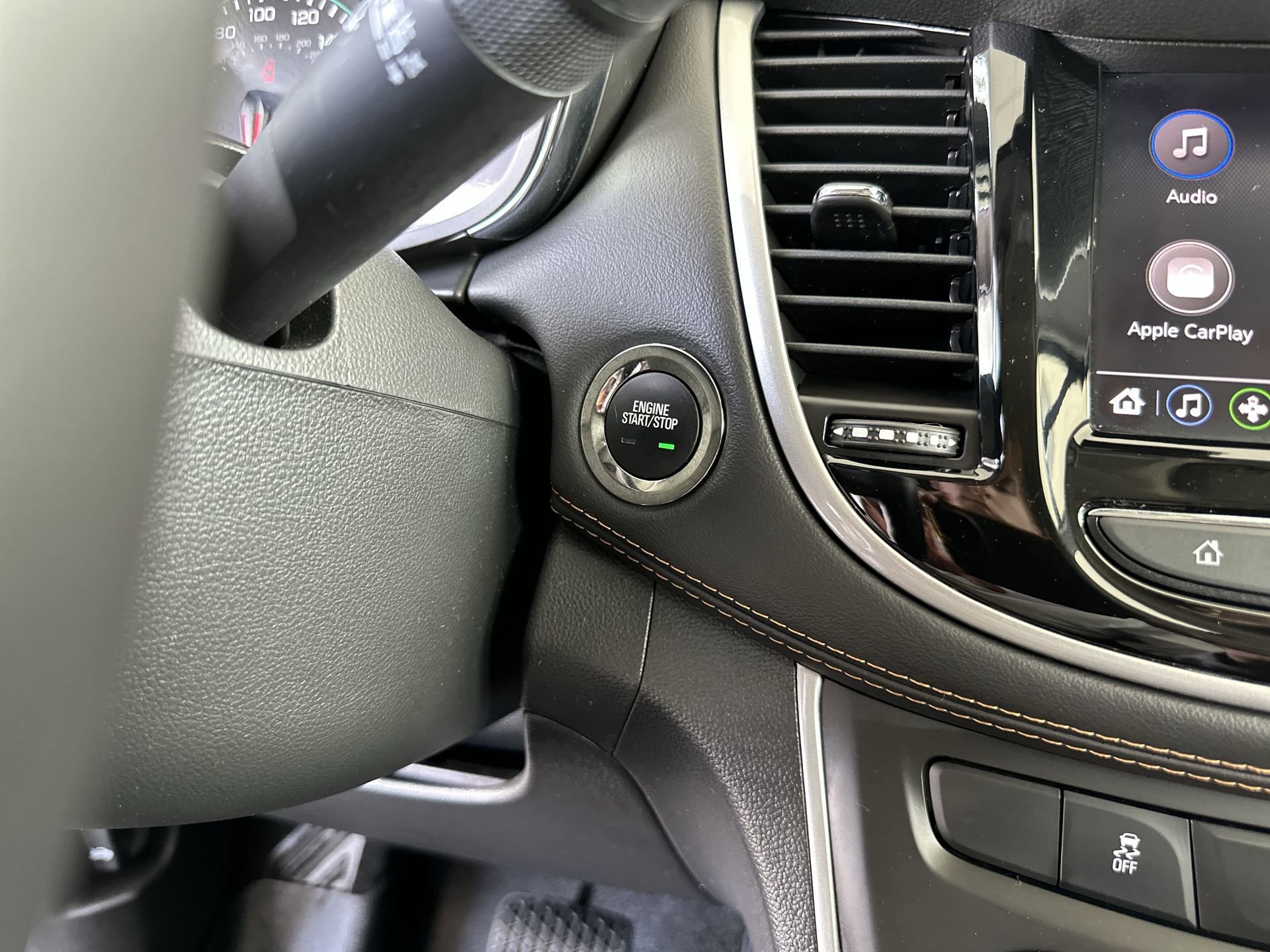 Used 2020 Chevrolet Trax LT w/ LT Convenience Package FWD image 16