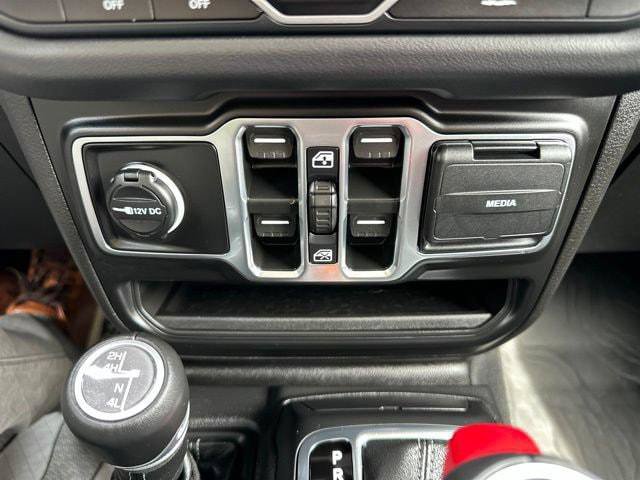 Certified 2025 Jeep Gladiator Overland AWD/4WD image 18