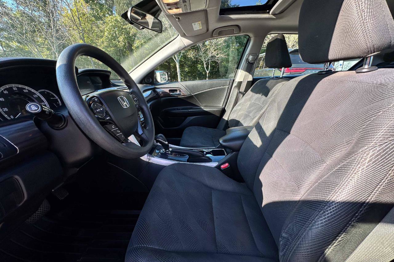 Used 2017 Honda Accord EX image 11