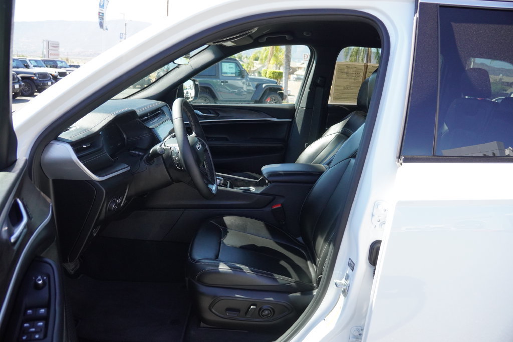 Used 2026 Jeep Grand Cherokee Limited AWD/4WD image 31