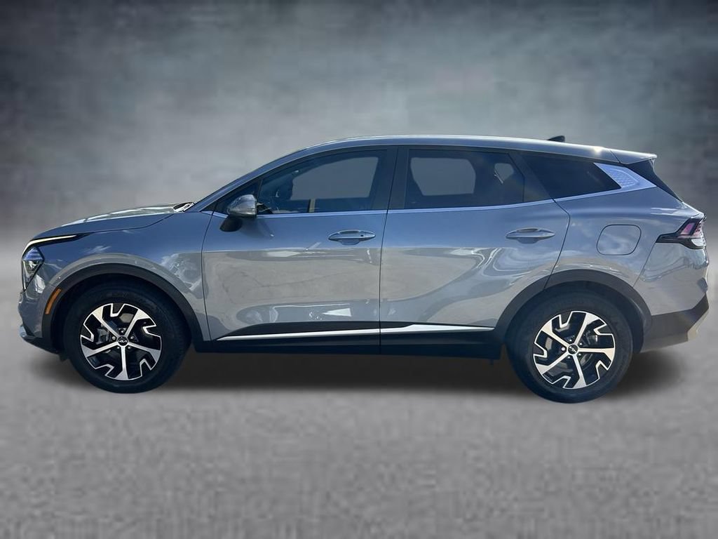 Used 2025 Kia Sportage EX FWD image 2