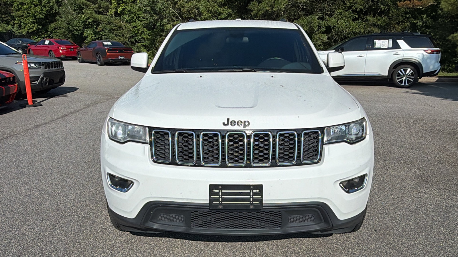 Used 2020 Jeep Grand Cherokee Laredo RWD image 3