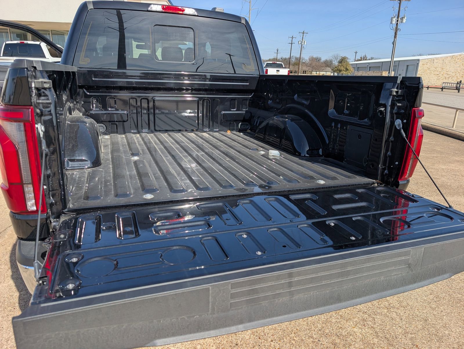 Used 2025 Ford F150 Lariat w/ Equipment Group 502A High image 29