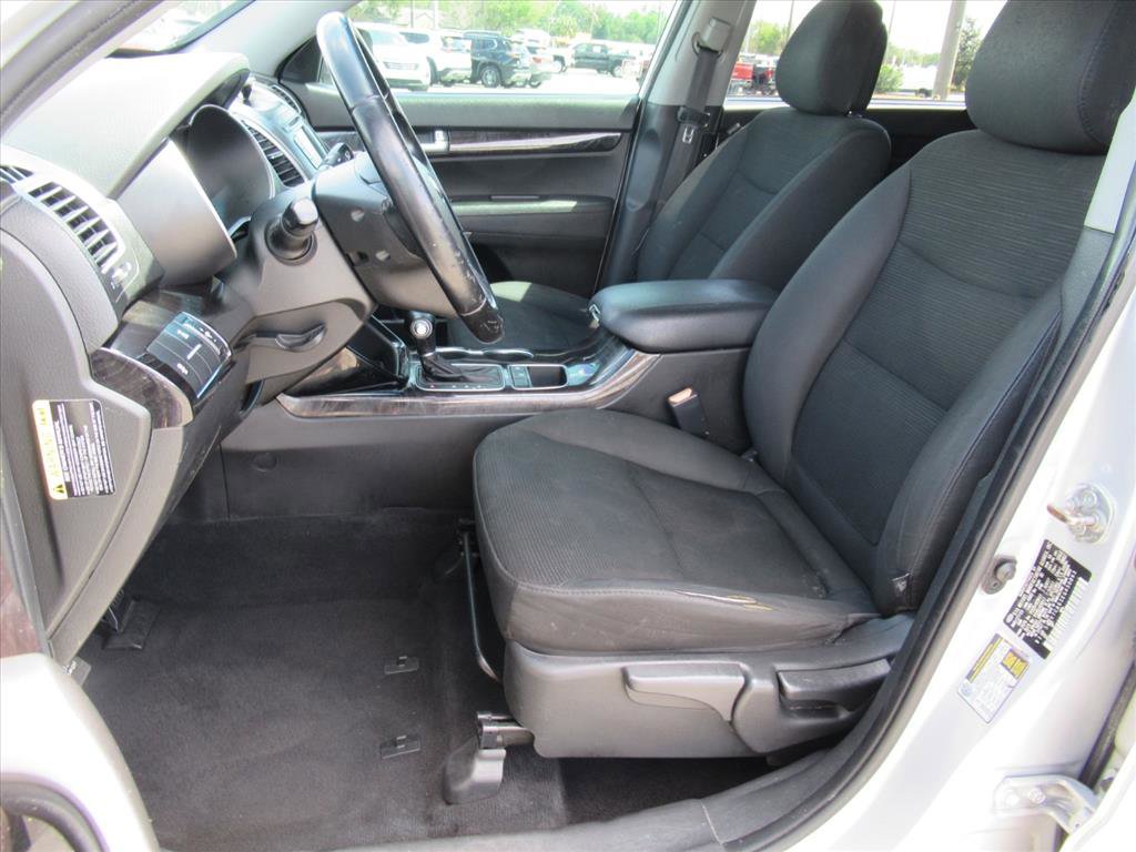 Used 2014 Kia Sorento LX image 16