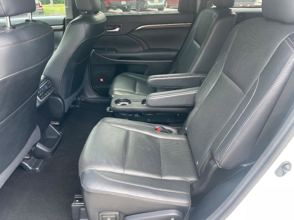 Used 2015 Toyota Highlander Limited Platinum AWD/4WD image 28