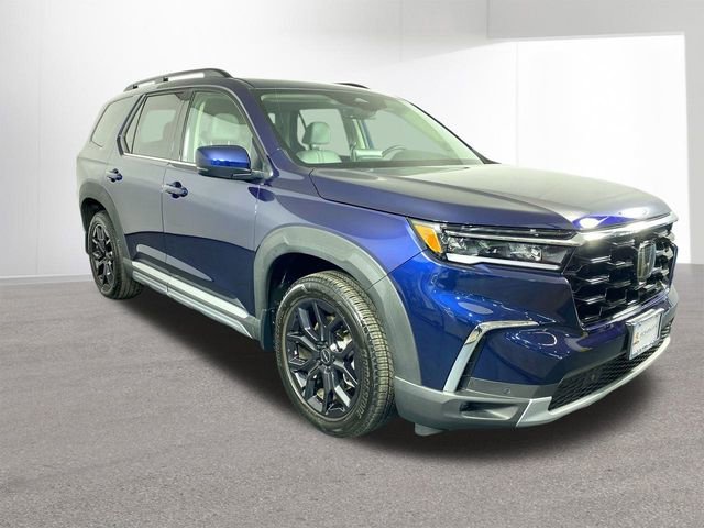Used 2025 Honda Pilot Touring image 3