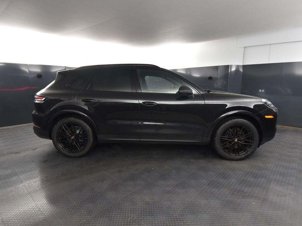 Used 2025 Porsche Cayenne image 8