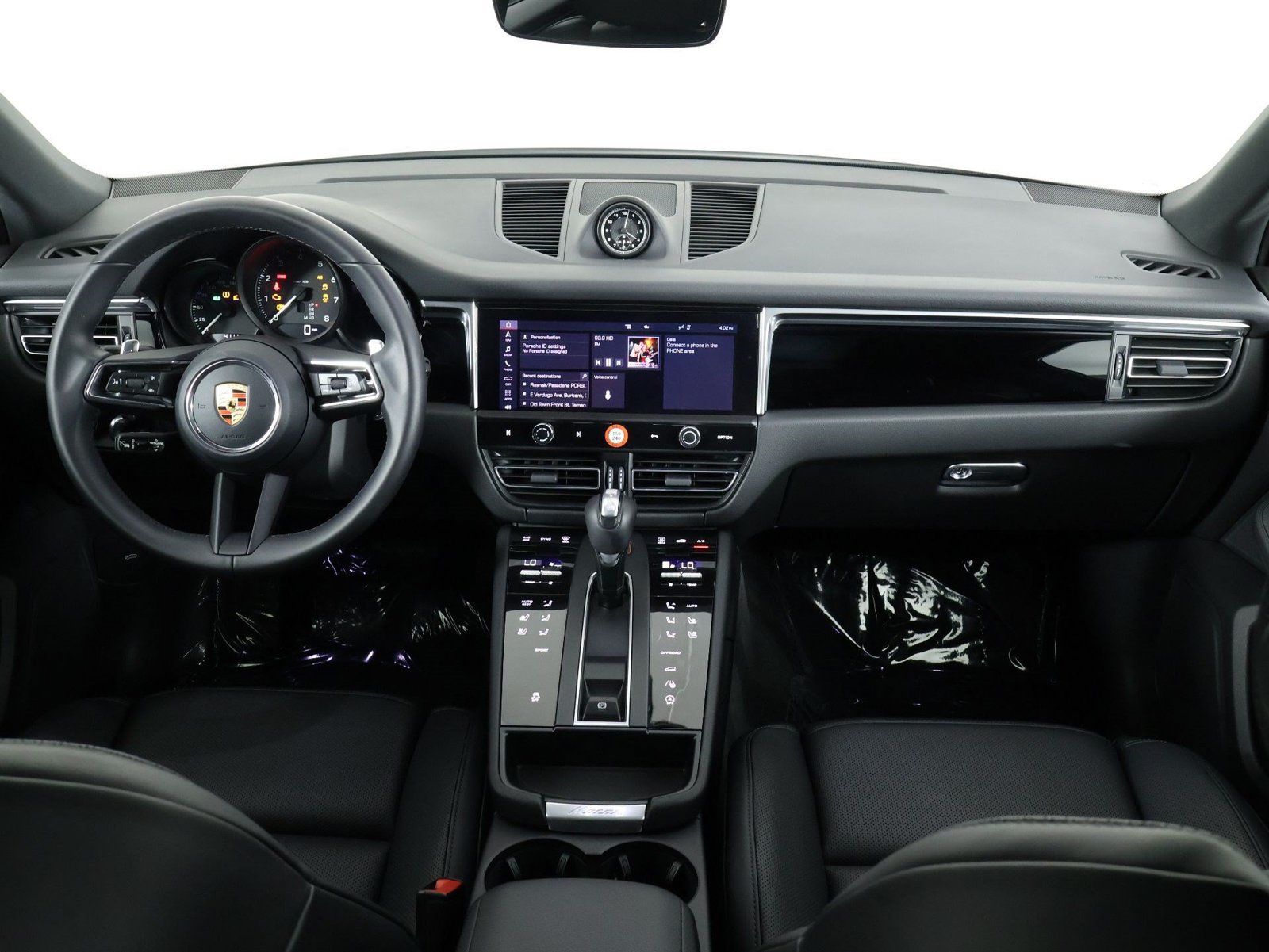 Certified 2026 Porsche Macan AWD/4WD image 11