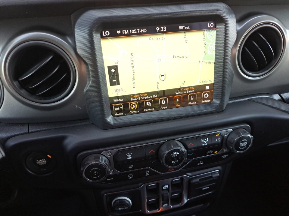 Used 2023 Jeep Gladiator Sport AWD/4WD image 32