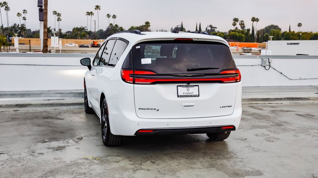 New 2026 Chrysler Pacifica Limited w/ S Appearance Package image 7
