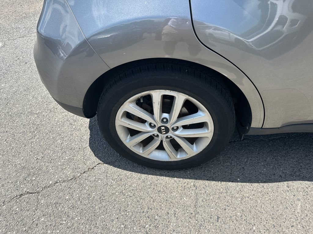 Used 2019 Kia Soul + FWD image 17