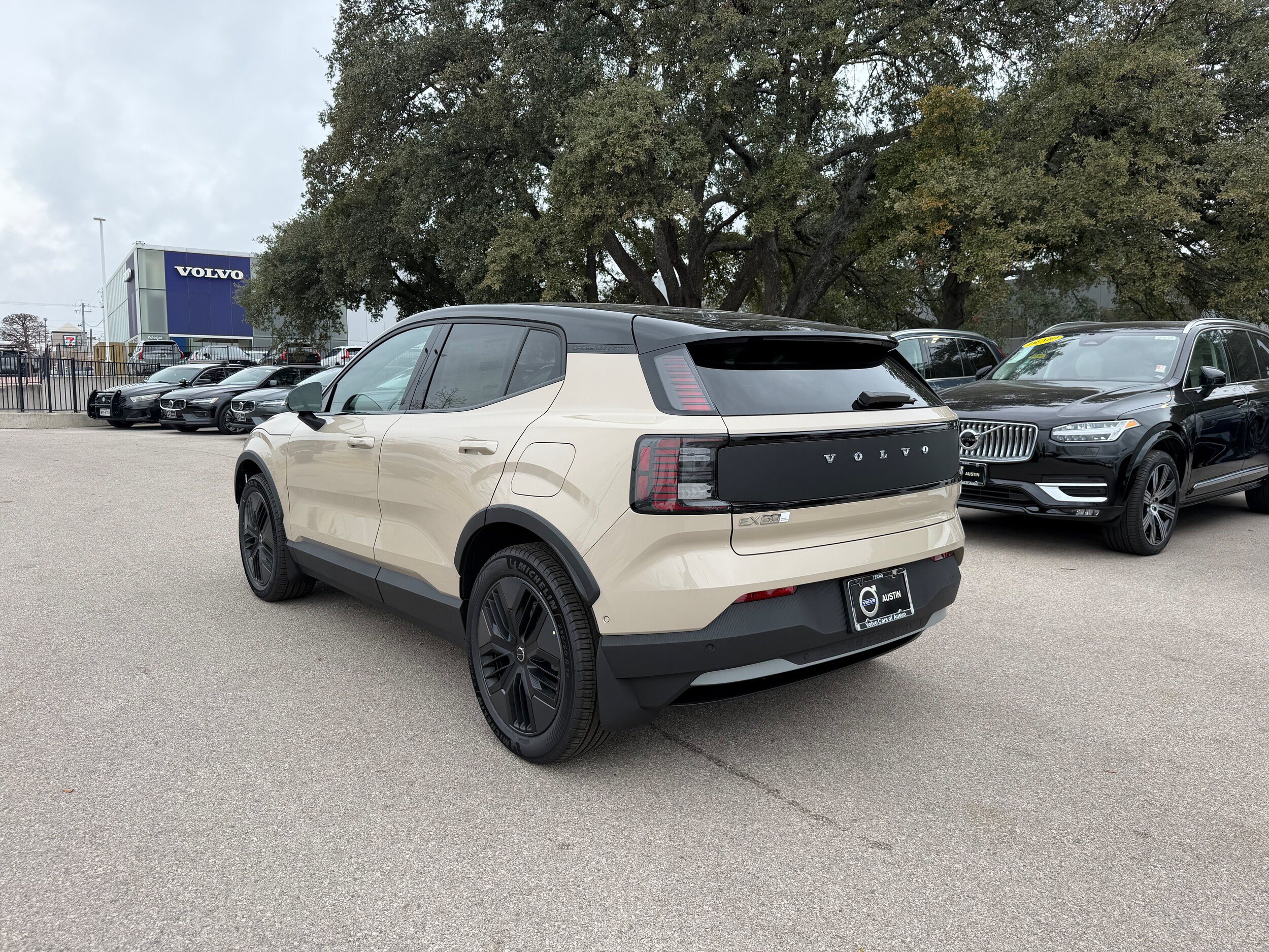 New 2026 Volvo EX30 Cross Country Ultra w/ Protection Package Premier AWD/4WD image 4