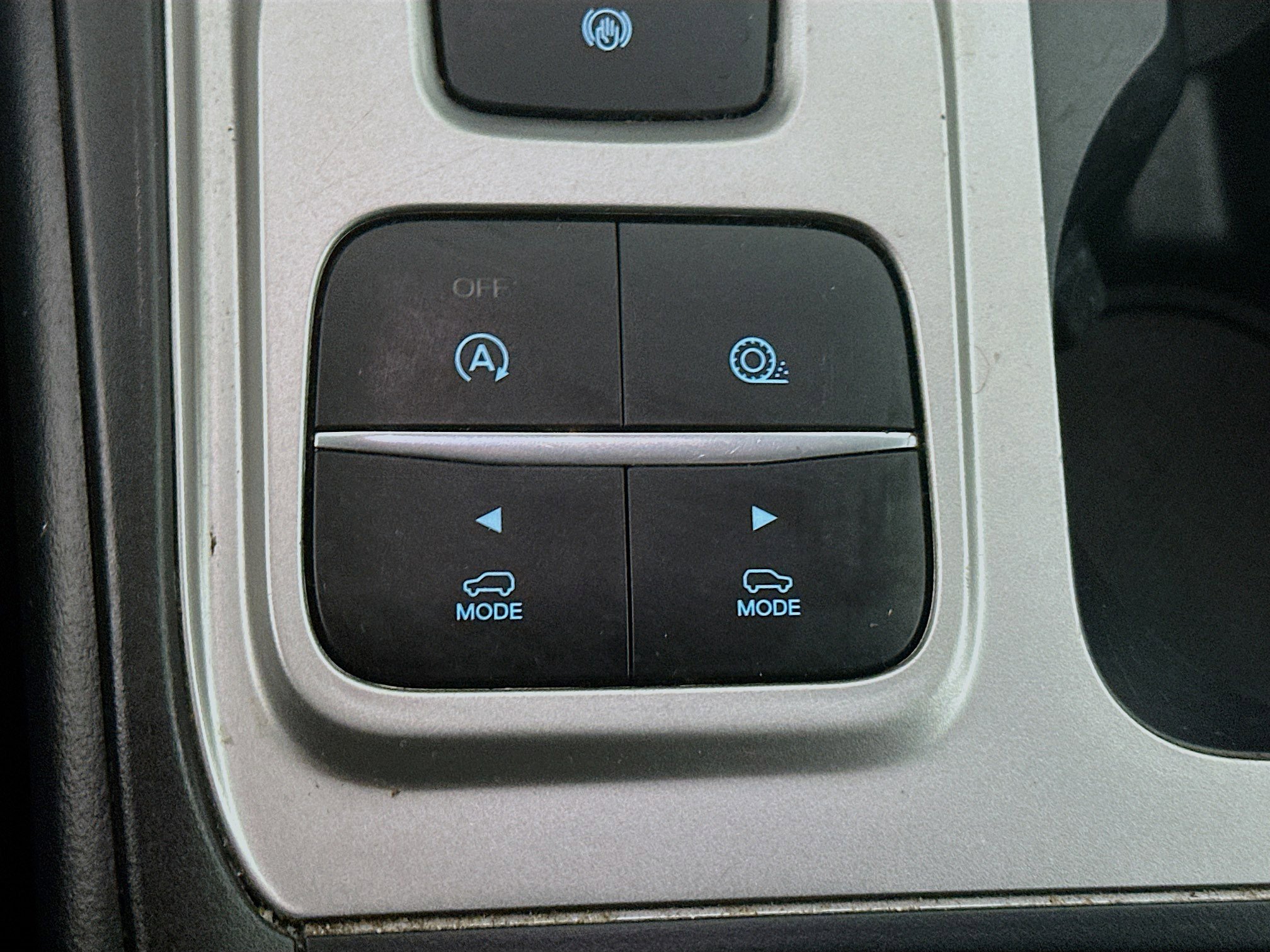 Used 2020 Ford Explorer XLT image 25