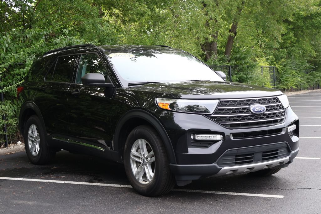 Used 2023 Ford Explorer XLT w/ Equipment Group 202A AWD/4WD image 11