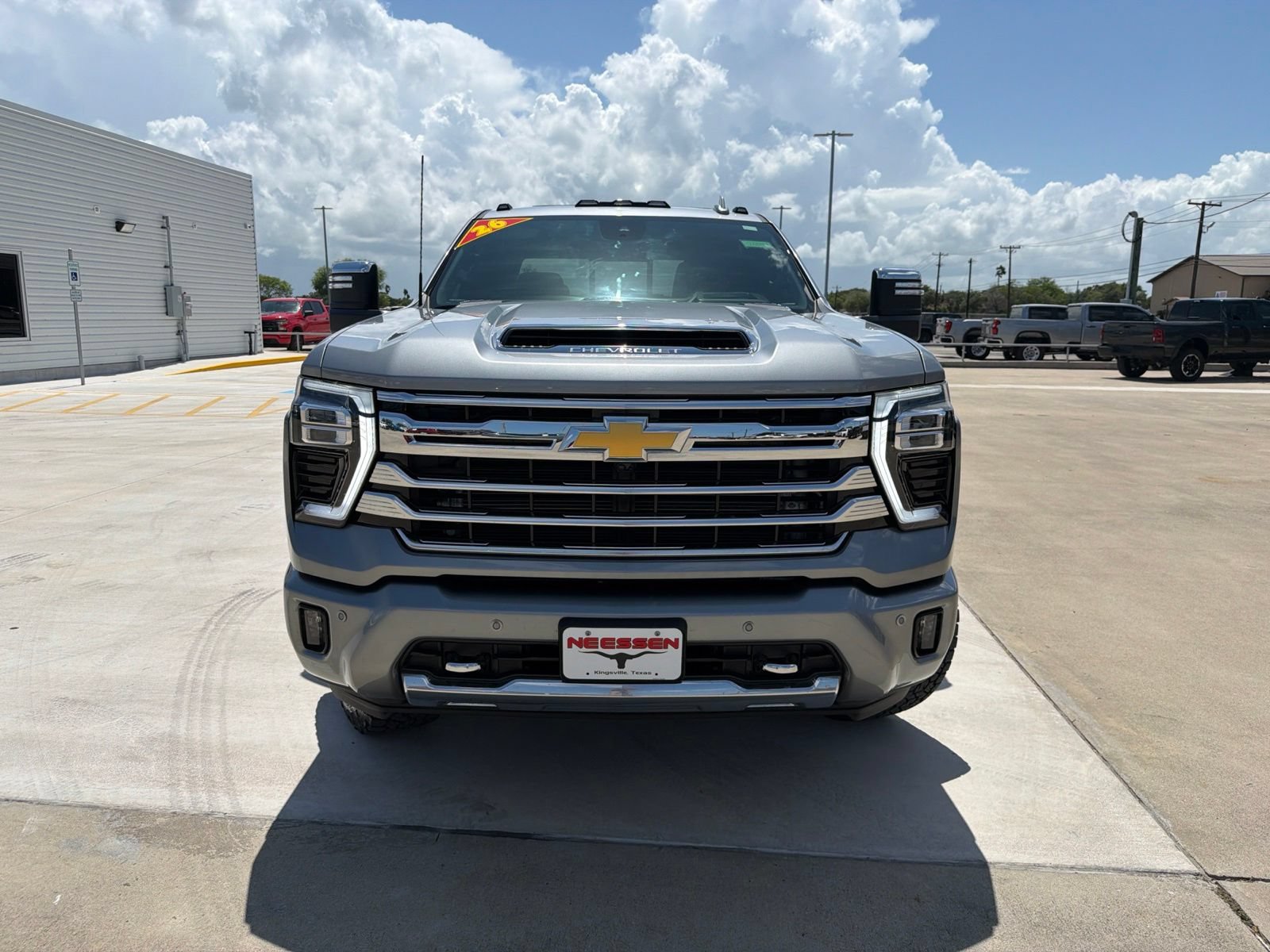 Used 2026 Chevrolet Silverado 2500 High Country w/ High Country Premium Package AWD/4WD image 2